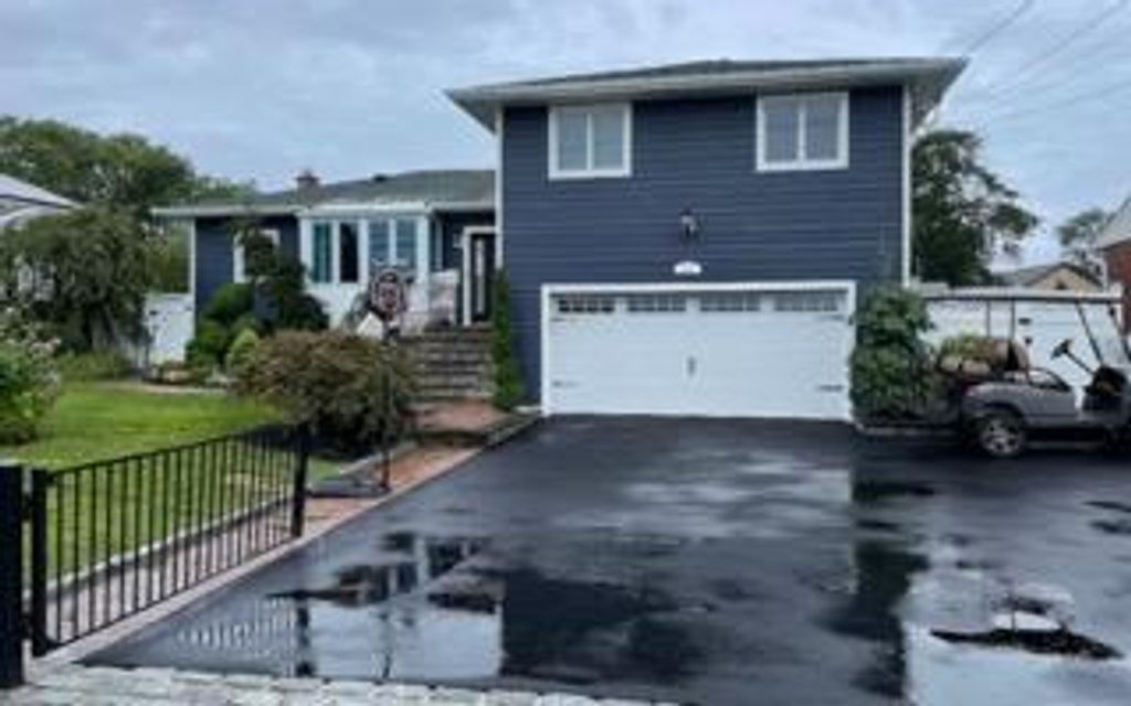 220 Bayview Avenue, Massapequa, NY 11758