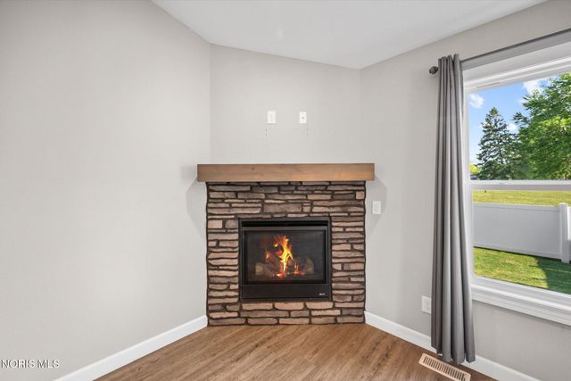 2 Glacier Lane, Delta, OH 43515