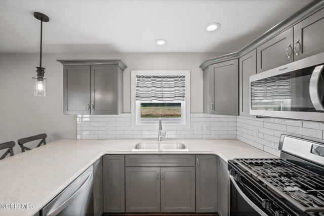 2 Glacier Lane, Delta, OH 43515