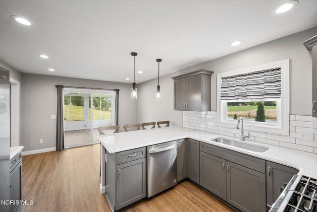 2 Glacier Lane, Delta, OH 43515