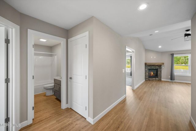 2 Glacier Lane, Delta, OH 43515