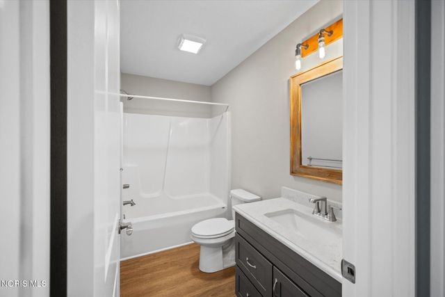 2 Glacier Lane, Delta, OH 43515