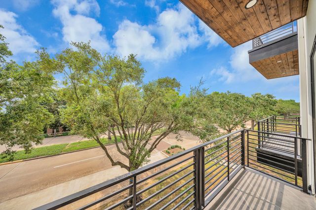 1135 Lake Pointe Parkway, Sugar Land, TX 77478
