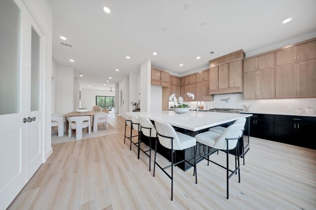 1135 Lake Pointe Parkway, Sugar Land, TX 77478