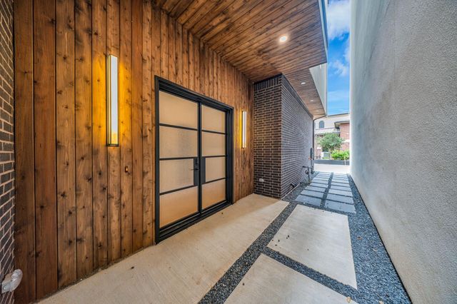 1135 Lake Pointe Parkway, Sugar Land, TX 77478