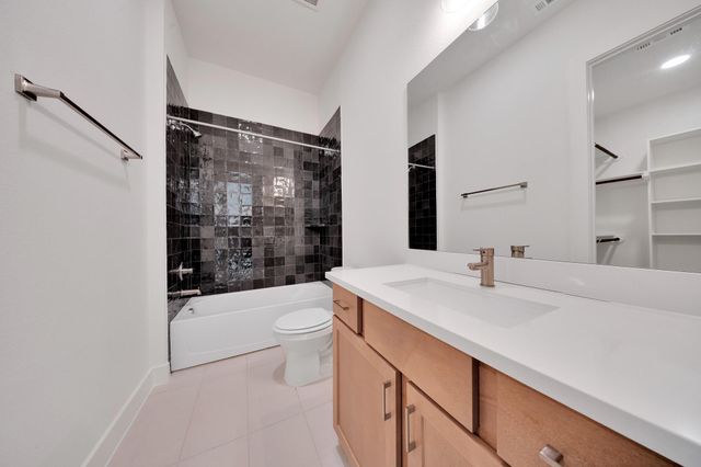 1135 Lake Pointe Parkway, Sugar Land, TX 77478