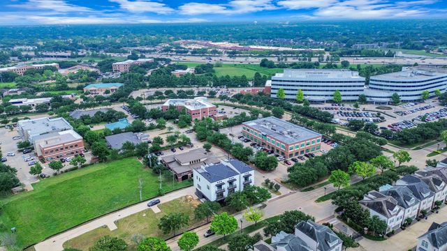 1135 Lake Pointe Parkway, Sugar Land, TX 77478