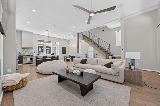 607 Memorial Heights Drive, Houston, TX 77007