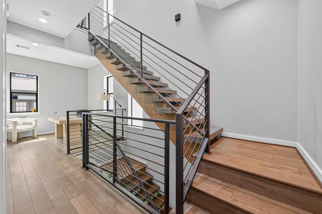607 Memorial Heights Drive, Houston, TX 77007