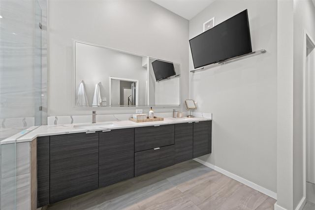 607 Memorial Heights Drive, Houston, TX 77007