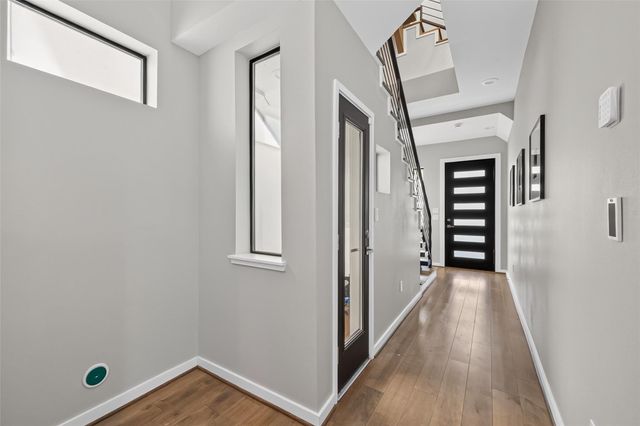 607 Memorial Heights Drive, Houston, TX 77007