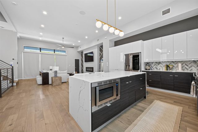607 Memorial Heights Drive, Houston, TX 77007