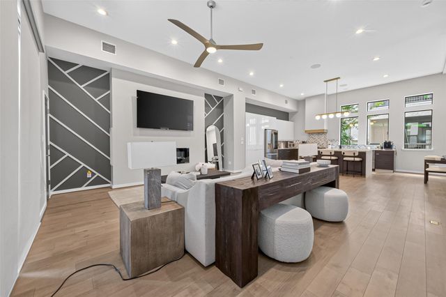 607 Memorial Heights Drive, Houston, TX 77007