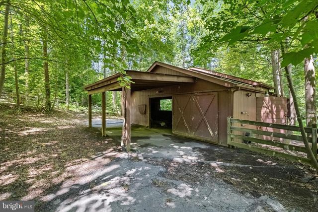 300 SANDY RIDGE RD, Fredericksburg, VA 22405
