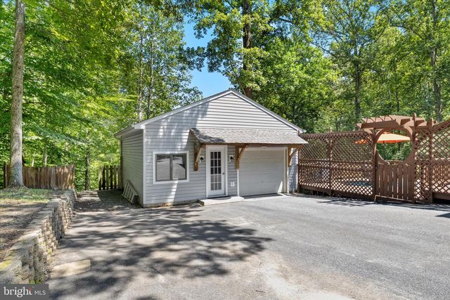 300 SANDY RIDGE RD, Fredericksburg, VA 22405