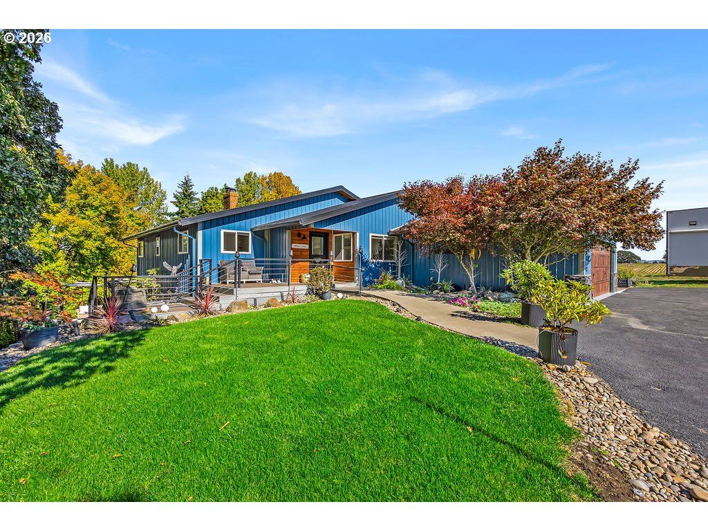 Image 1 of property listing at 19020 Sw CHRISTENSEN Rd, Mc Minnville, OR 97128