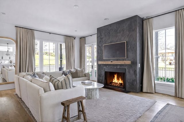 2080 12th Ave, S, Nashville, TN 37204