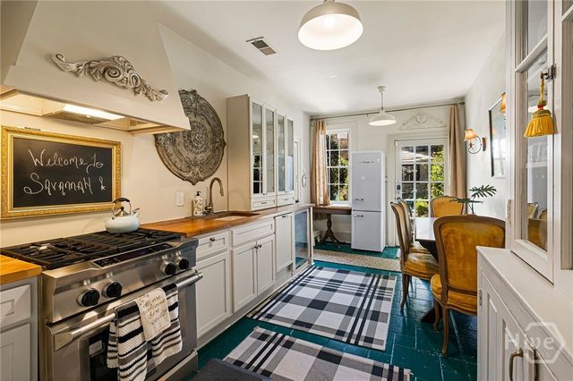 407 E Jones Street, Savannah, GA 31401