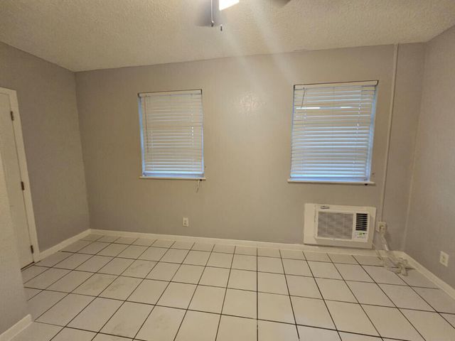 3000 NW 5th Avenue 15, Boca Raton, FL 33431