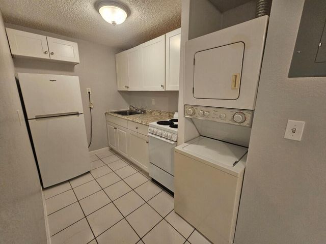 3000 NW 5th Avenue 15, Boca Raton, FL 33431