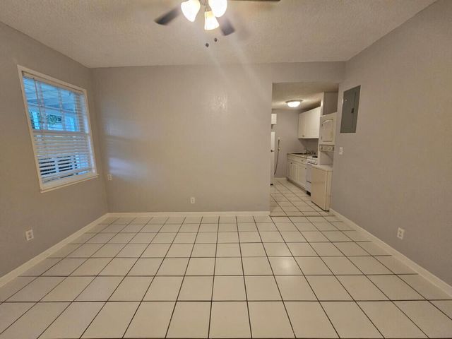 3000 NW 5th Avenue 15, Boca Raton, FL 33431