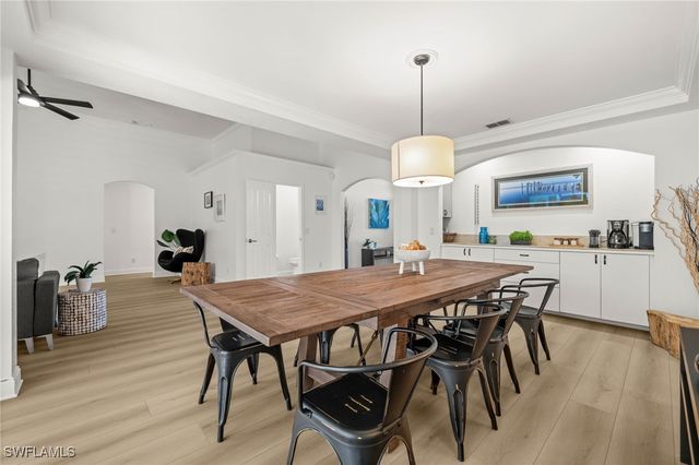 4 Colonial DR, Naples, FL 34112