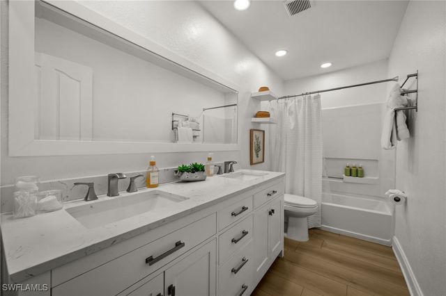 4 Colonial DR, Naples, FL 34112