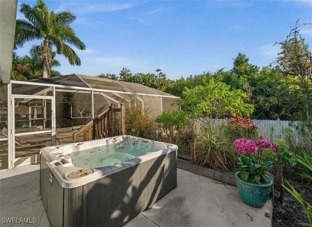 4 Colonial DR, Naples, FL 34112