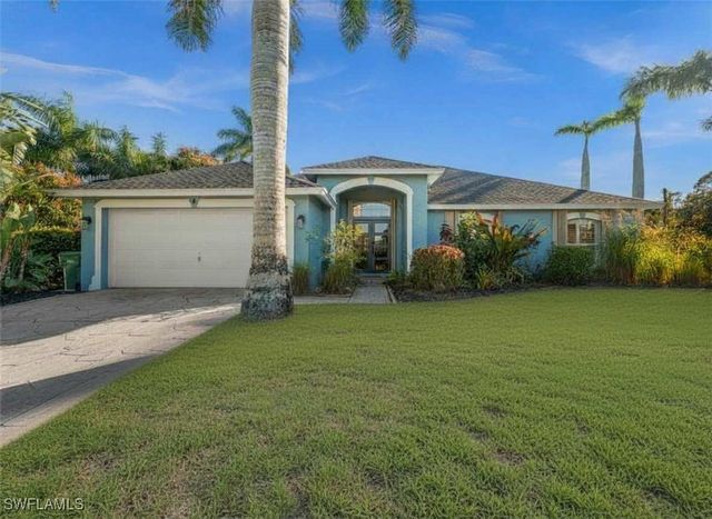 4 Colonial DR, Naples, FL 34112