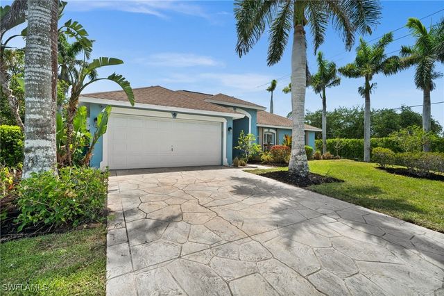 4 Colonial DR, Naples, FL 34112
