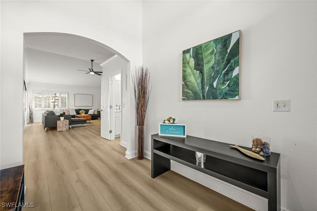 4 Colonial DR, Naples, FL 34112