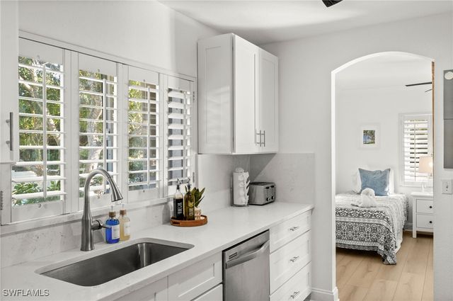 4 Colonial DR, Naples, FL 34112