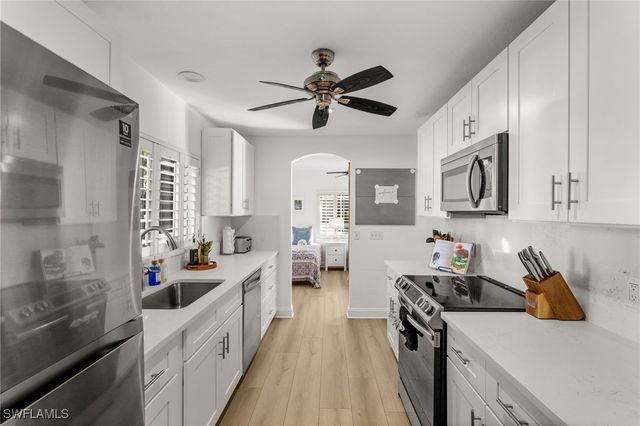 4 Colonial DR, Naples, FL 34112