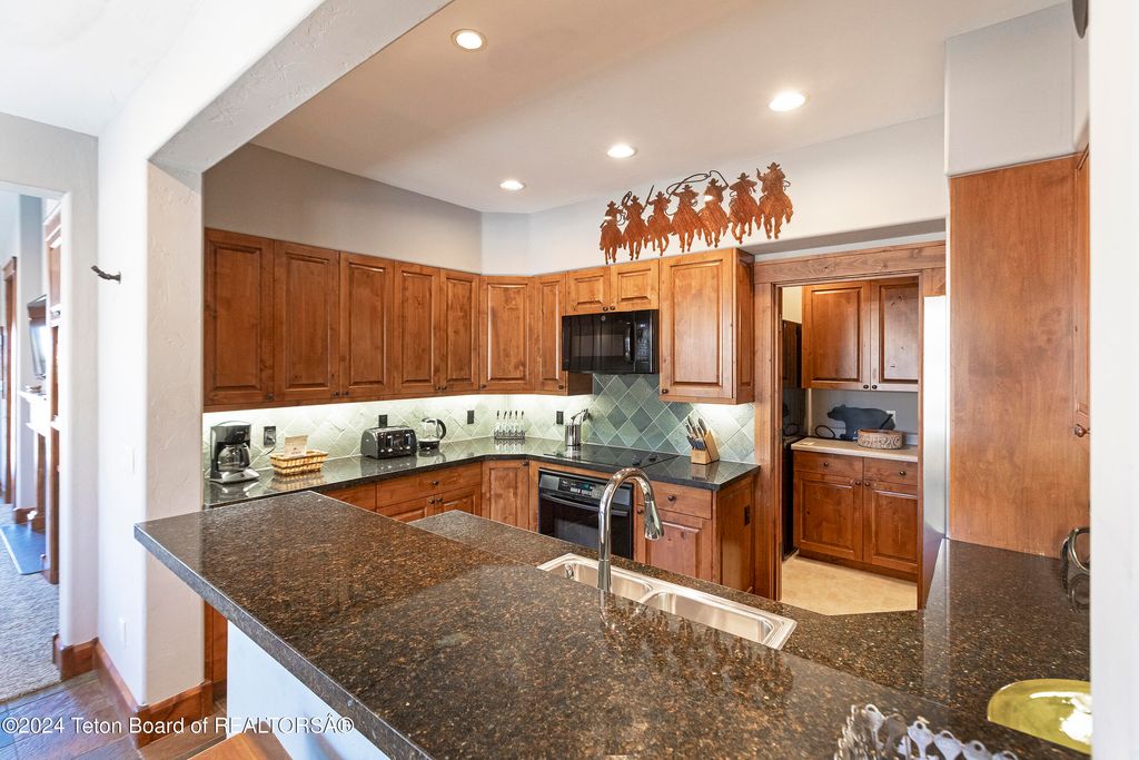 531 SNOW KING Loop, 3130, Jackson, WY 83001 photo 8