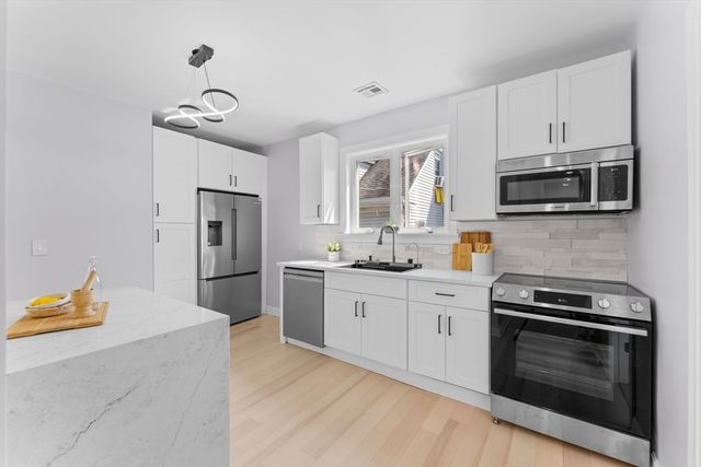 446 Broadway 2, Somerville, MA 02145