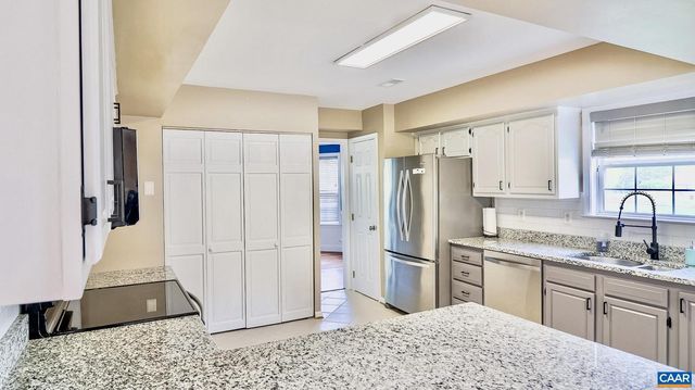 212 OAK VIEW RD, Barboursville, VA 22923
