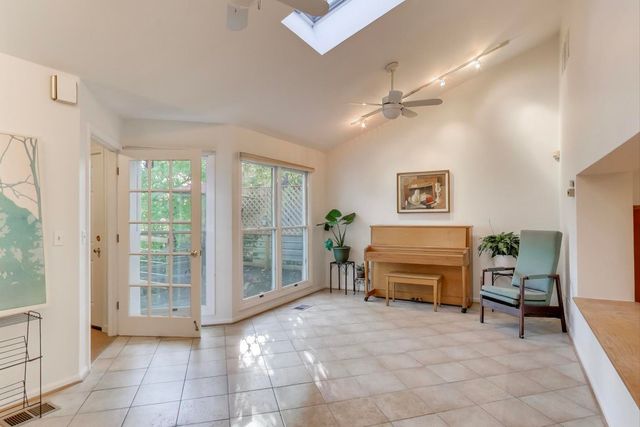 4665 W Peterson Avenue, Chicago, IL 60646