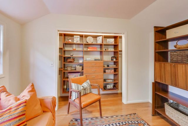 4665 W Peterson Avenue, Chicago, IL 60646