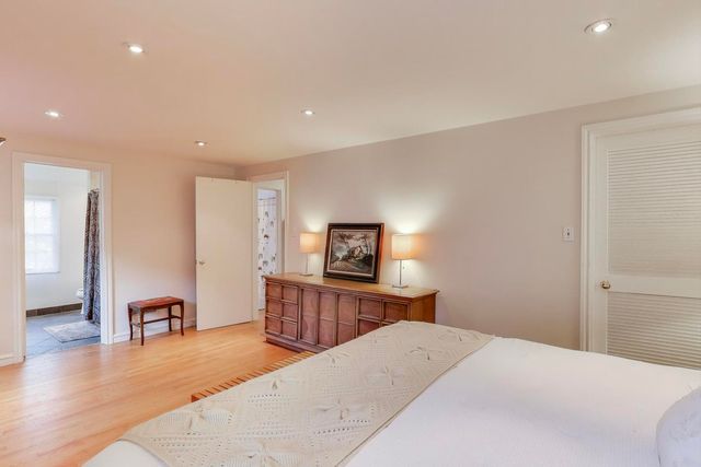 4665 W Peterson Avenue, Chicago, IL 60646