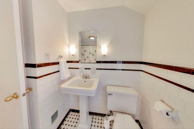 4665 W Peterson Avenue, Chicago, IL 60646