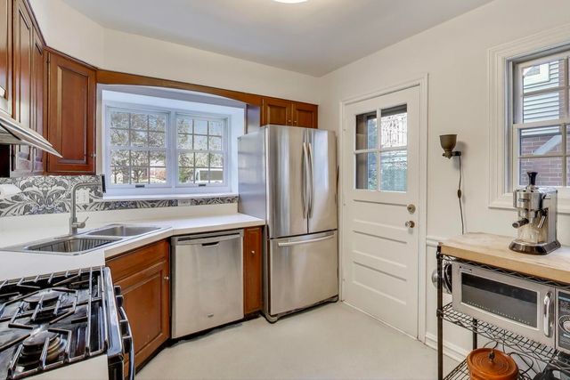 4665 W Peterson Avenue, Chicago, IL 60646