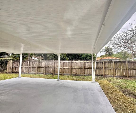 3400 SW 17th St 3402, Miami, FL 33145