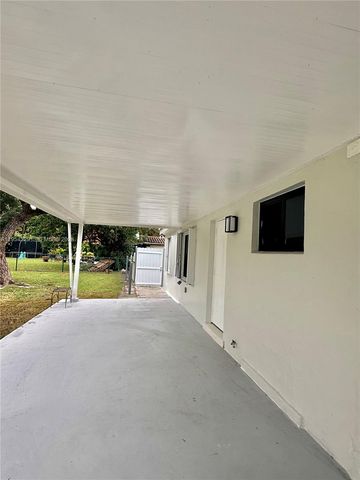 3400 SW 17th St 3402, Miami, FL 33145