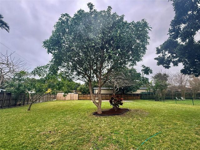 3400 SW 17th St 3402, Miami, FL 33145