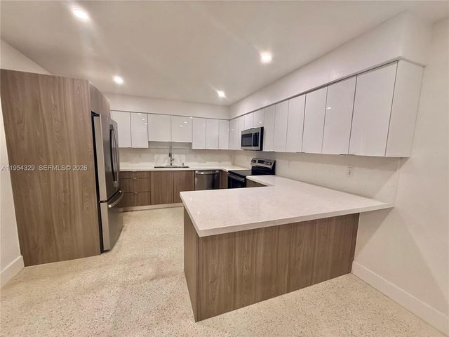 3400 SW 17th St 3402, Miami, FL 33145