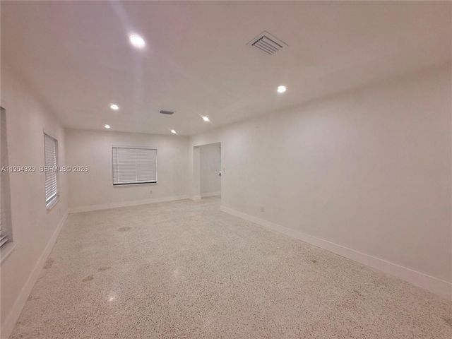 3400 SW 17th St 3402, Miami, FL 33145