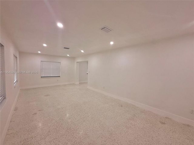 3400 SW 17th St 3402, Miami, FL 33145