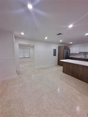 3400 SW 17th St 3402, Miami, FL 33145