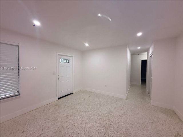 3400 SW 17th St 3402, Miami, FL 33145