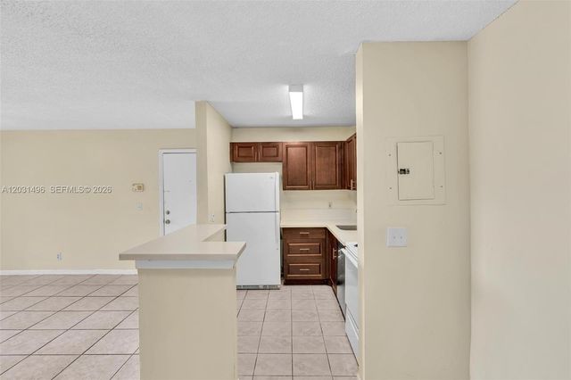 10765 Cleary Boulevard 104, Plantation, FL 33324